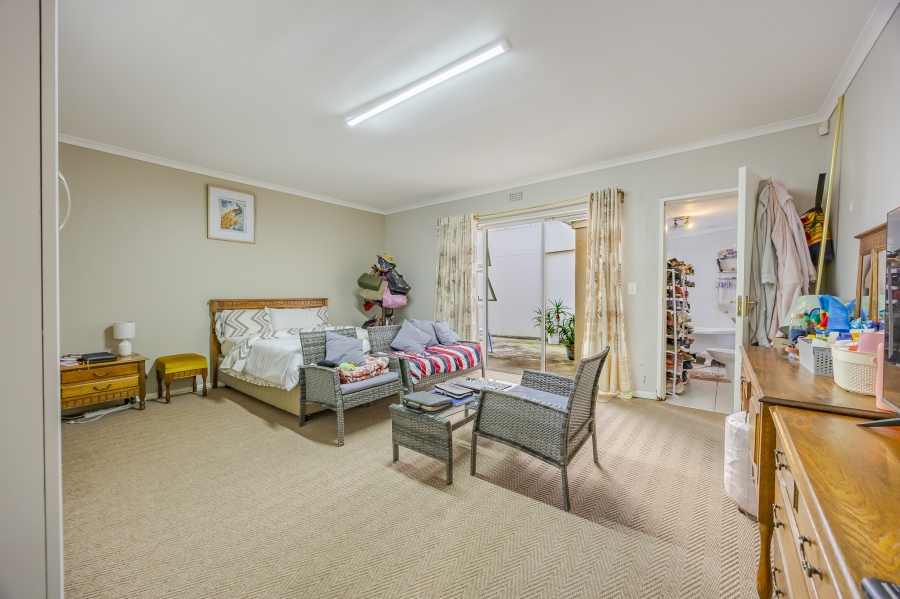 6 Bedroom Property for Sale in Vergesig Western Cape